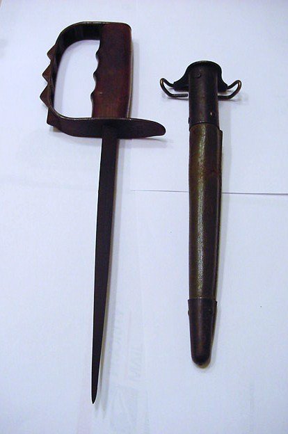 1917 U.S. L.F. & C. TRENCH KNIFE - 2