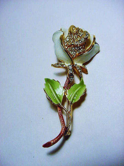 VINTAGE KRAMER OF NEW YORK ENAMEL ROSE PIN: VINTAGE KRAMER OF NEW YORK ENAMEL ROSE PIN