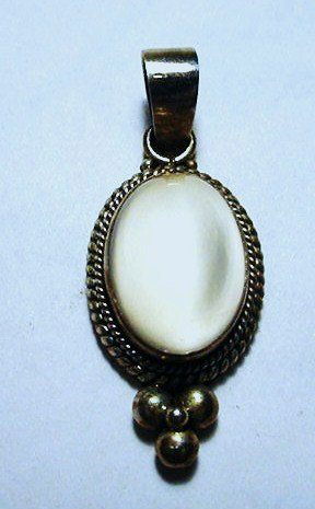 VINTAGE .925 STERLING MOONSTONE PENDANT: VINTAGE .925 STERLING MOONSTONE PENDANT
