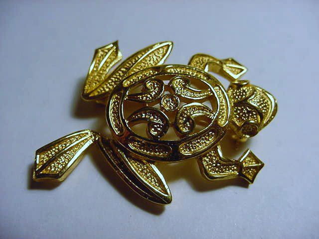 MODERNIST TRIFARI TURTLE PIN: MODERNIST TRIFARI TURTLE PIN
