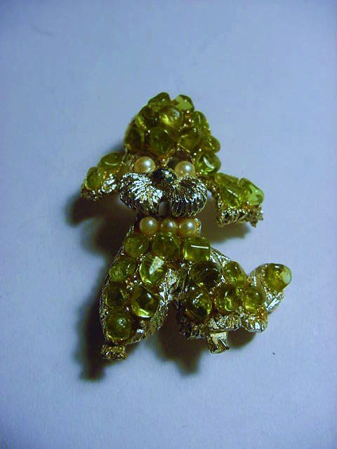 VINTAGE NATURAL STONES POODLE PIN: VINTAGE NATURAL STONES POODLE PIN
