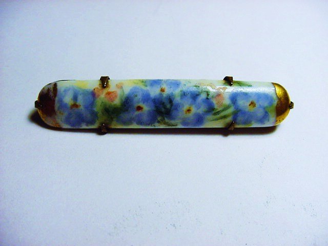 ANTIQUE HAND PAINTED PORCELAIN PIN: ANTIQUE HAND PAINTED PORCELAIN PIN