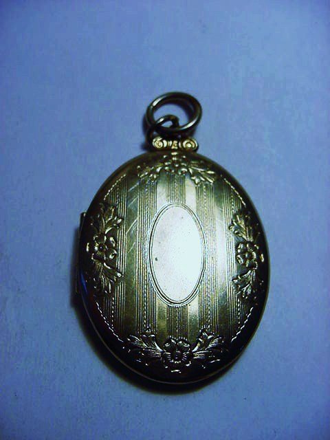VINTAGE LOCKET: VINTAGE LOCKET