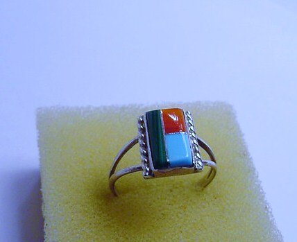 NAVAJO STERING INLAID STONES RING SIGNED SR SISE 7.5: NAVAJO STERING INLAID STONES RING SIGNED SR SISE 7.5