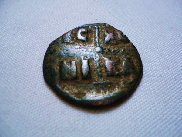 BYZANTINE FOLLIS COIN: BYZANTINE FOLLIS COIN