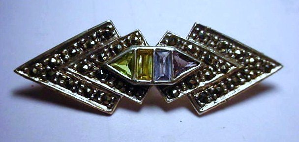 VINTAGE MARCASITE MULTISTONE STERLING PIN: VINTAGE MARCASITE MULTISTONE STERLING PIN