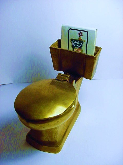 VINTAGE TOILET ASHTRAY: VINTAGE TOILET ASHTRAY