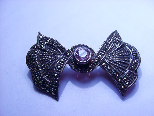 STERLING MARCASITE BOW PIN: STERLING MARCASITE BOW PIN