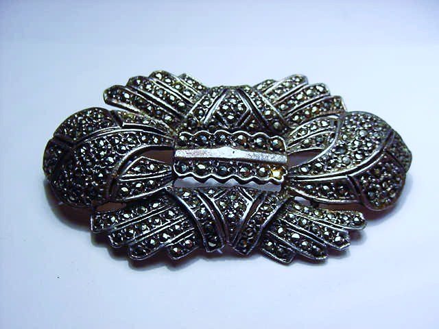 VINTAGE STERLING MARCASITE PIN: VINTAGE STERLING MARCASITE PIN