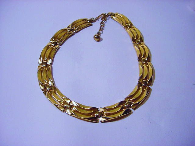 VINTAGE TRIFARI NECKLACE: VINTAGE TRIFARI NECKLACE