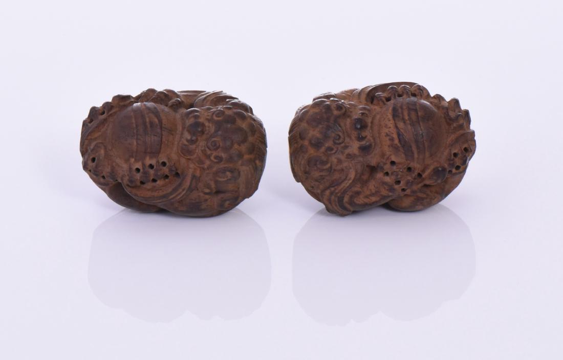 Two Foo Dog Netsukes Carved From Wood, Edo Pe (1 of 5)