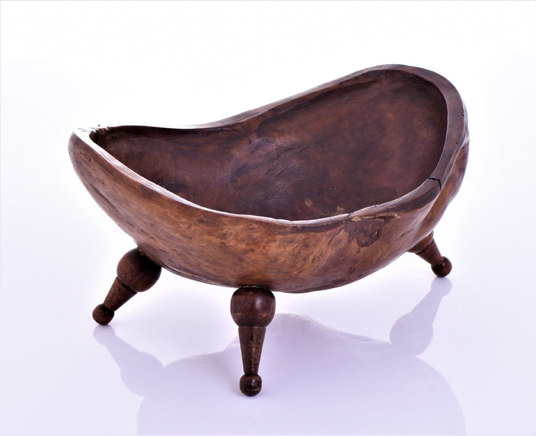 Antique American Colonial Burl Wood Bowl With Hand: Antique American Colonial Burl Wood Bowl With Hand Milled Legs. Estimated more than 100 yrs. old. Size and/or Weight: See Measurement Photo. (Photos Represent The Lot Condition, Pangaea Auctions)