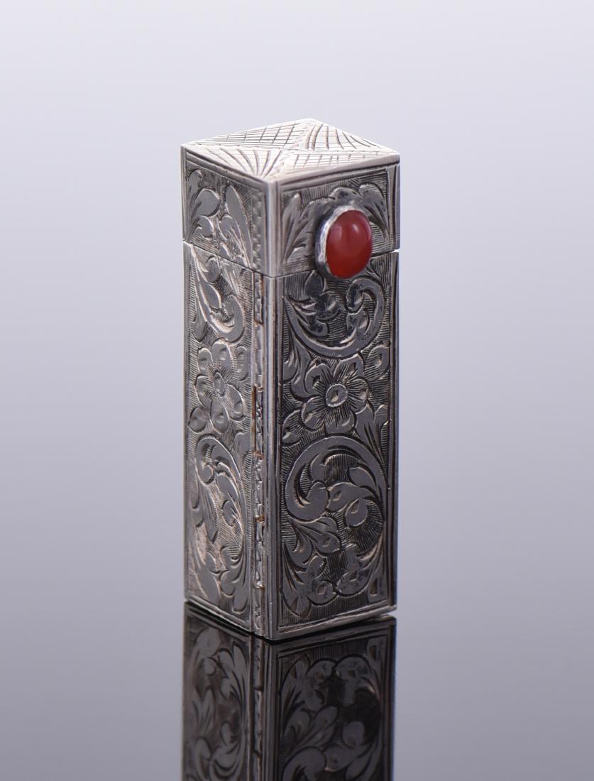 Lipstick Case 1.12 oz: Lipstick Case 1.12 oz Estimated more than 50 yrs old. 925 Sterling Silver consisting of 92.5% silver and 7.5% copper. Tested Positive using Nitric Acid Chemical Scratch Test, Cloth Rub Test, and Magne