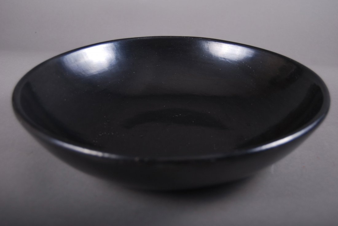 Southwest Native American Indian Black Bowl.: Southwest Native American Indian Black Bowl. [Height/Length (in)= 12, Width (in)=12, Depth (in)=3, Weight (lbs)=2.5] With C.O.A. signed by Chief Joe Dan Osceola & Seminole Tribe.