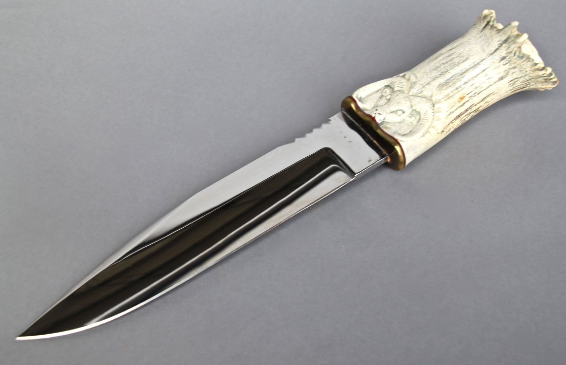 Hand made Knife w/ Hand Carved Antler, Rams Head Hanigh: Hand made Knife w/ Hand Carved Antler, Rams Head Handle [Height/Length (in)= 15.25, Width (in)=3, Depth (in)=2.75, Weight (lbs)=2] With C.O.A. signed by Chief Joe Dan Osceola & Seminole Tribe.