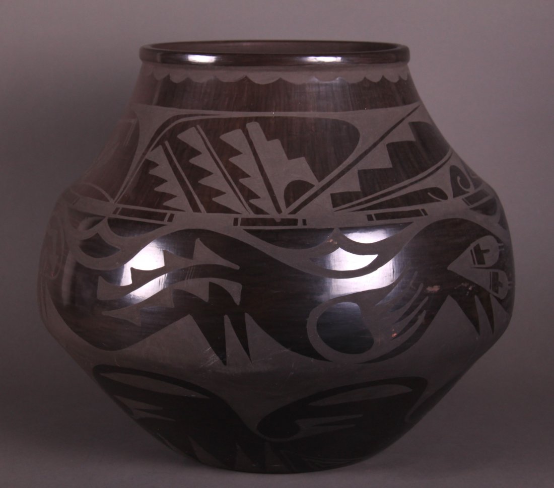 Carmelita Dunlap Very Large Black on Black Pottery,: Carmelita Dunlap Very Large Black on Black Pottery, signed. Private collection of Joe Dan Osceola. Comes with Certificate of Authenticity signed by Joe Dan Osceola. (Size: See Last Photo for Measureme