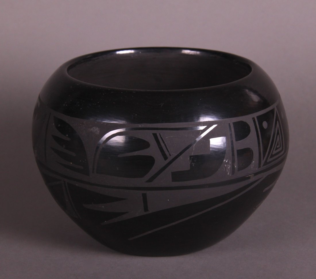 Carmelita Dunlap Medium Black on Black Pottery, signed.: Carmelita Dunlap Medium Black on Black Pottery, signed. Private collection of Joe Dan Osceola. Comes with Certificate of Authenticity signed by Joe Dan Osceola.