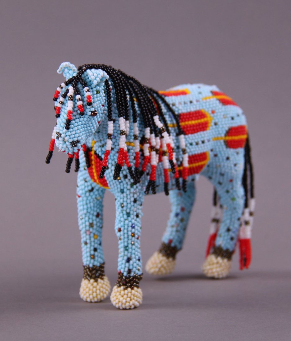 Exquisite Native American Indian hand beaded horse.: Exquisite Native American Indian hand beaded horse. Certificate of Authenticity, Private Collection of Chief Joe Dan Osceola of the Seminole Tribe.(Size: See last photo for measurement.) Photos are pa
