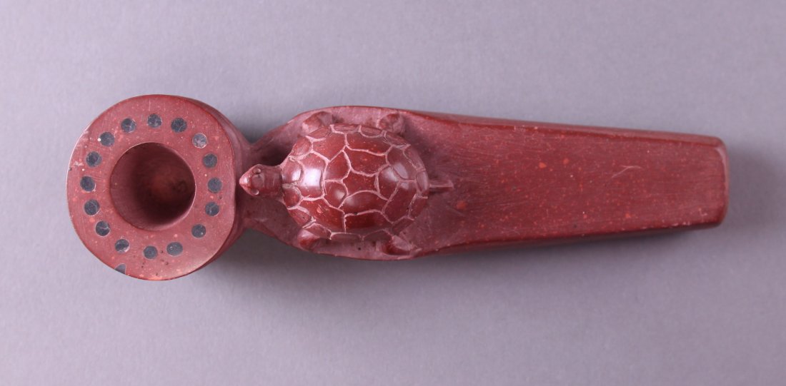 Native American Turtle Effigy Catlinite disc pipe.: Native American Turtle Effigy Catlinite disc pipe. Certificate of Authenticity, Private Collection of Chief Joe Dan Osceola of the Seminole Tribe.(Size: See last photo for measurement.) Photos are par