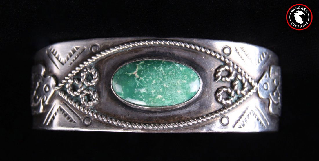 Antique Native American sterling silver bracelet with: Antique Native American sterling silver bracelet with green turquoise gemstone. SIZE: see attached ruler photo. Photos are part of the description representing the condition report and can be used for