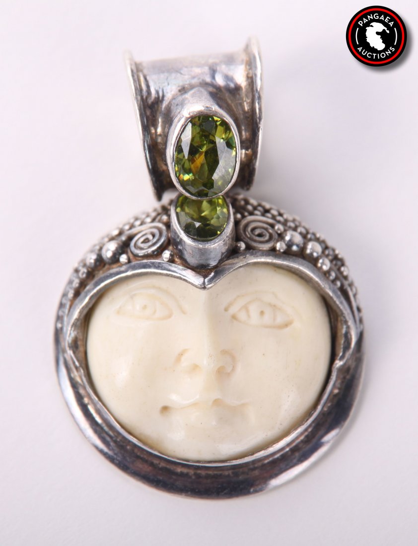 Art Deco style sterling silver moonstone charm. SIZE:: Art Deco style sterling silver moonstone charm. SIZE: see attached ruler photo. Photos are part of the description representing the condition report and can be used for authentication prior to the auc