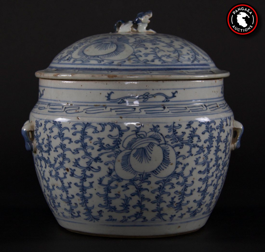 Chinese Ming Dynasty blue and white porcelain jar with: Chinese Ming Dynasty blue and white porcelain jar with foo lion lid handle and floral decorations throughout. Blue and white porcelain is contrived using the color blue, usually from cobalt oxide, to 