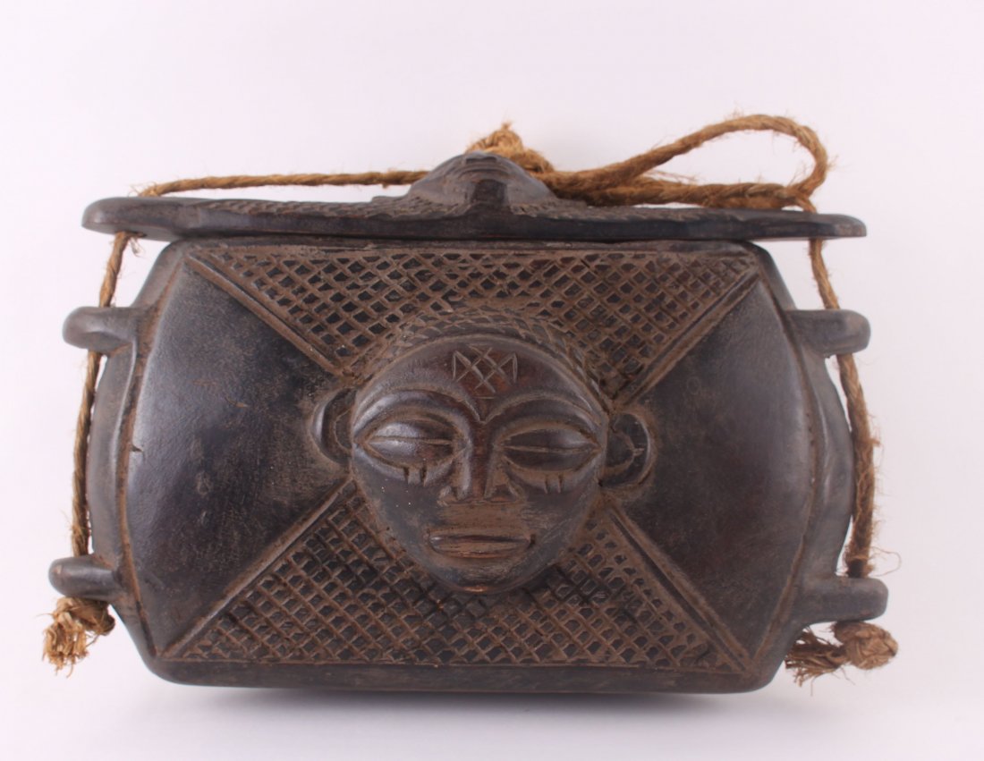 African Kuba box, carved from wood by Kuba Kingdom: African Kuba box, carved from wood by Kuba Kingdom Central Africa, Used to hold Tukula, gathering instruments, and gathering raw diamonds. The Kuba Kingdom flourished between the 17th and 19th centuri