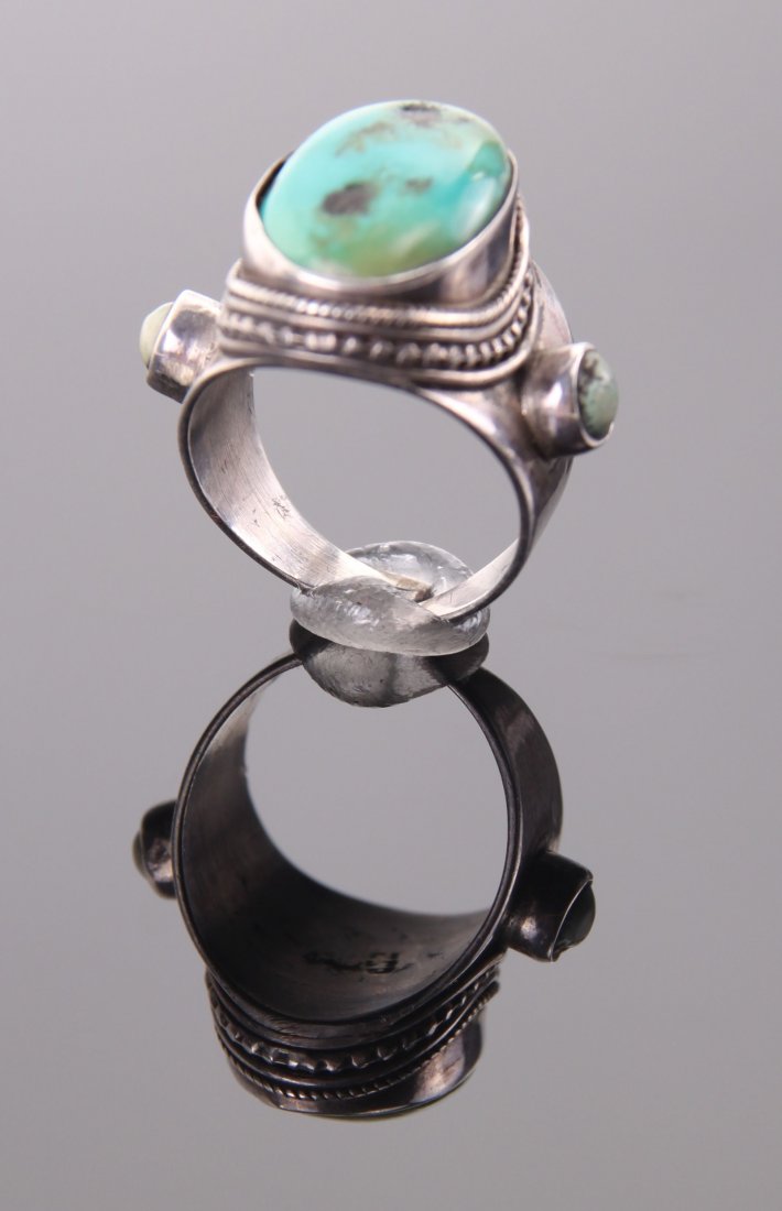 Native American Indian turquoise sterling silver ring. (1 of 5)
