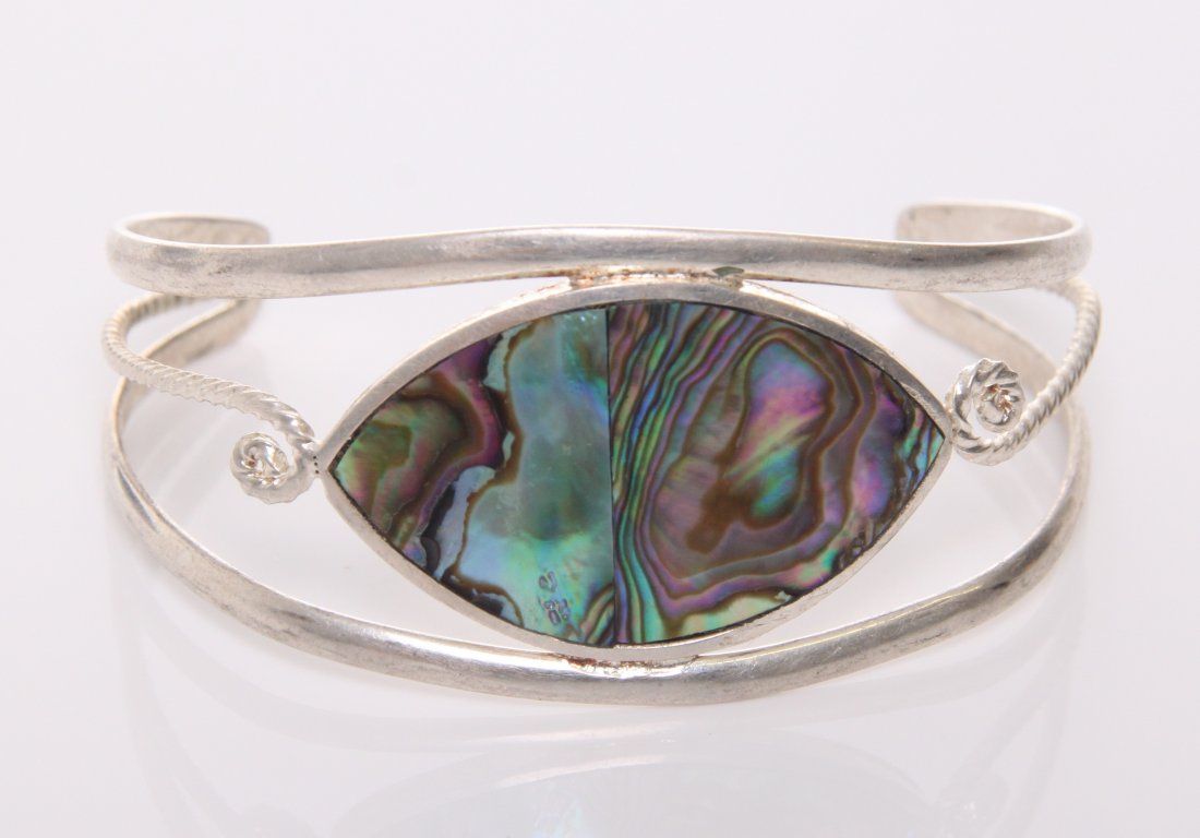 Vintage sterling silver bangle with abalone shell . S: Vintage sterling silver bangle with abalone shell . SIZE: see attached ruler photo. Photos are part of the description representing the condition report and can be used for authentication prior to the