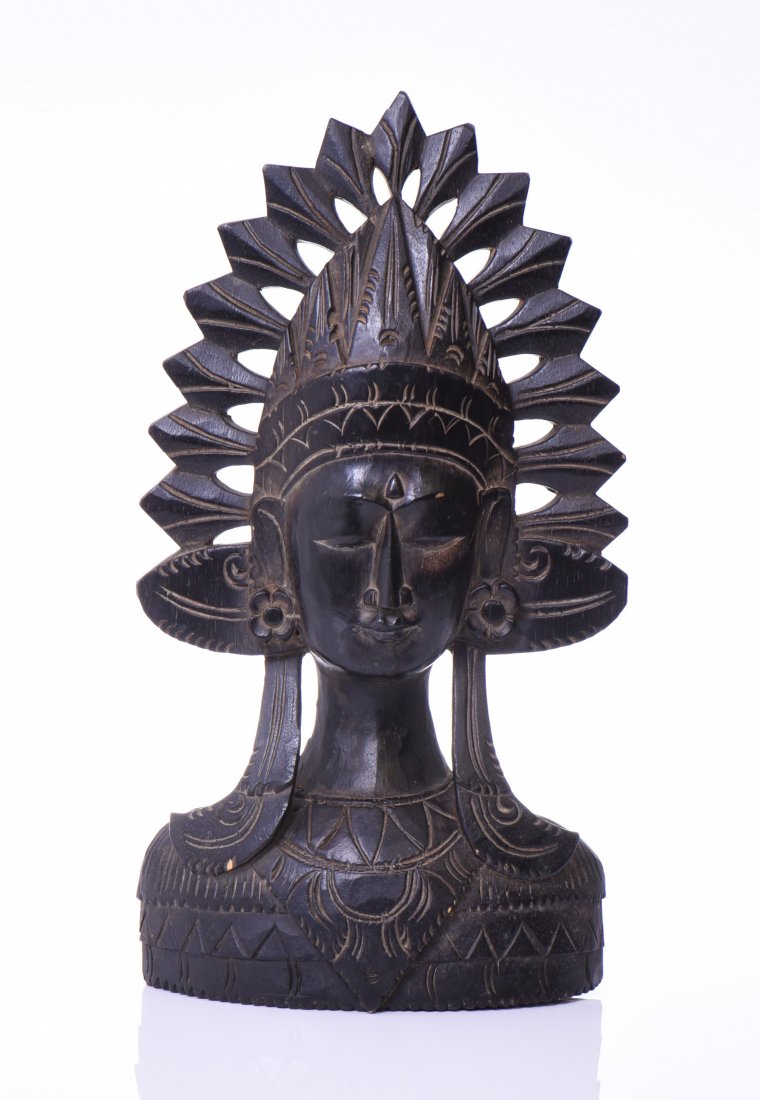 Balinese Hard Wood Carving Of A Janger Dancer.: Balinese Hard Wood Carving Of A Janger Dancer. Estimated more than 50 yrs old. Indonesian art consists of various artistic expressions and artworks of the archipelagic nation of Indonesia. It includes