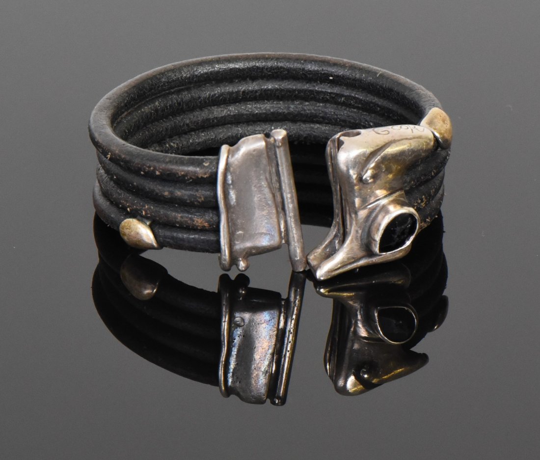 Super Rare Ilana Goor Slider Bracelet with Ony: Super Rare Ilana Goor Slider Bracelet with Onyx Stone, Sterling Silver, And Black Leather. The Ilana Goor Museum is located in Israel situated in the historical part of Jaffa. The museum was founded i