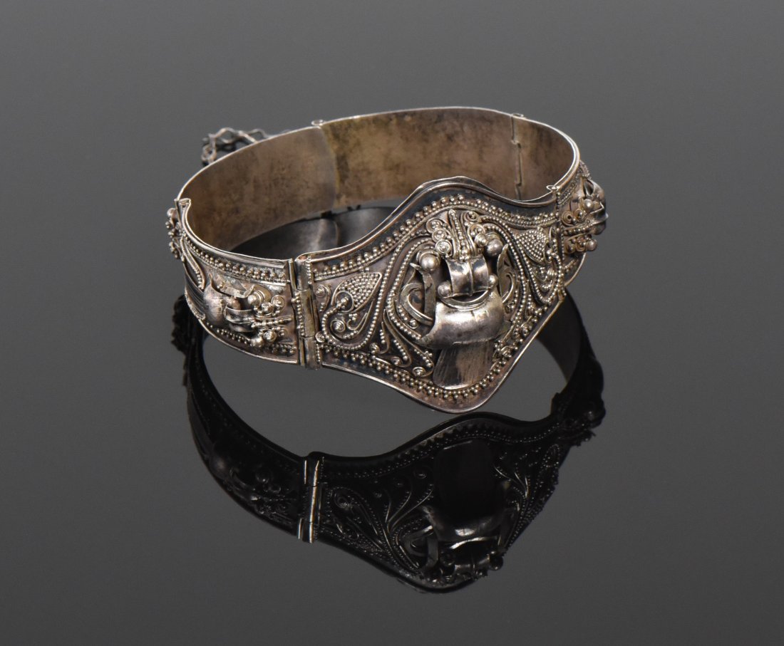 Antique Finely Crafted Indonesian Garuda Brace: Antique Finely Crafted Indonesian Garuda Bracelet Made From 925 Sterling Silver. Estimated more than 100 yrs old. 925 Sterling Silver consisting of 92.5% silver and 7.5% copper. Tested Positive using 