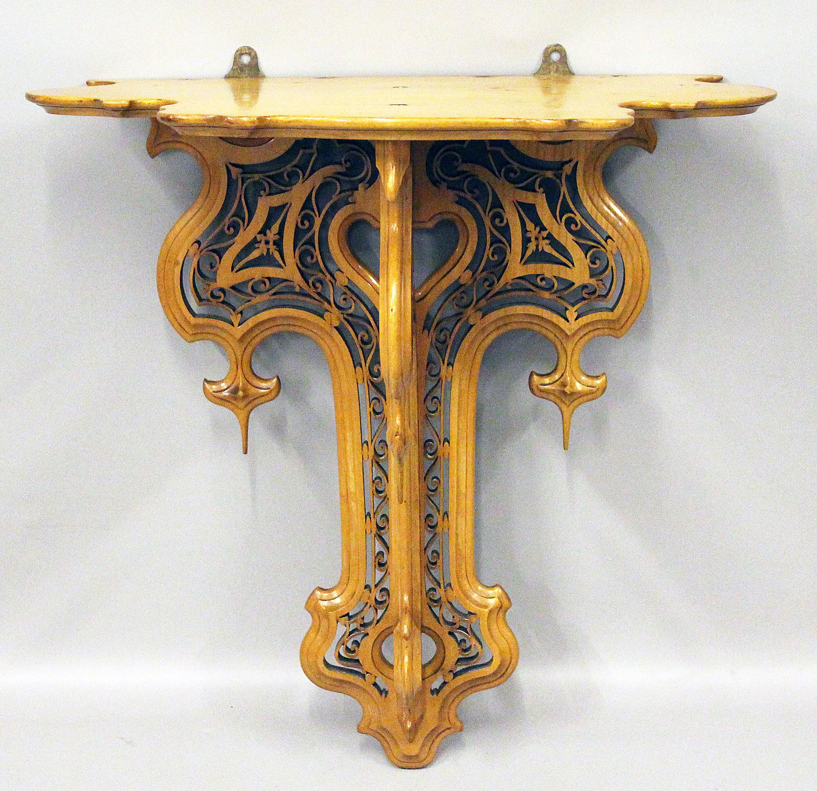 Grosse Wandkonsole. (1 of 1)