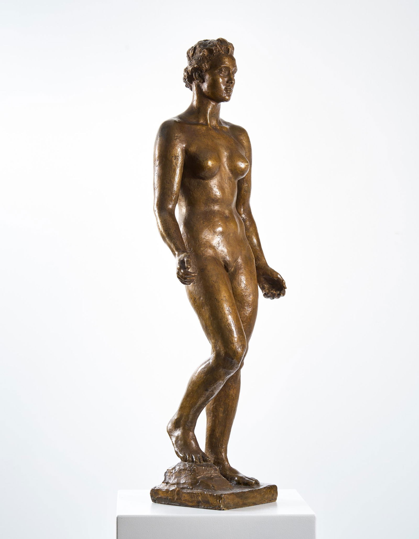 GEORG KOLBE (1877 Waldheim/Sachsen - 1947 Berlin): FloraBronze mit goldbrauner Patina. 1939.72,5 x 26 x 15 cm.Auf der Plinthe monogrammiert "GK" (ligiert), verso mit dem GieÃŸerstempel â€žH. Noack Berlin".Berger 175.Provenienz: Ehemals Sammlung