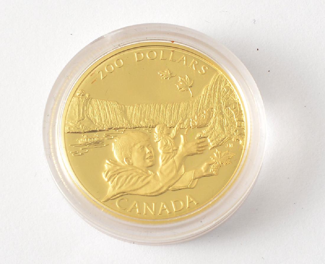 CANADIAN 200$ - 22K GOLD - 1992: Canadian 22K gold (91.67% fine gold and 8.33% fine silver) 200$ coin from 1992, the obverse with the face Elizabeth II, the reverse depicting the Maid of the Mist sailing near the Niagara Falls. Tota