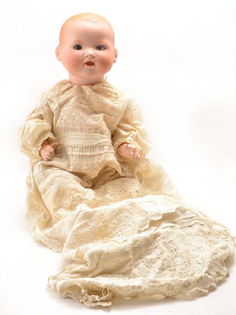 ANTIQUE DOLL: Antique doll, model big "Dream Baby", marked "A.M.Germany 141/0" dressed in antique baptismal dress, biscuit head, sleepy eyes, open mouth, body in composition. Diameter of the head: 38cm - 15"