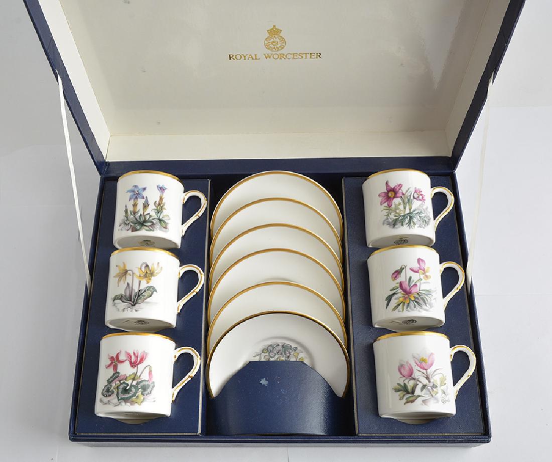 ROYAL WORCESTER PORCELAIN ENGLAND
