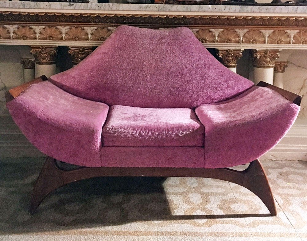 SOFA: Wooden and pink fabric sofa. 85x135x71cm - 33.5x53x28"