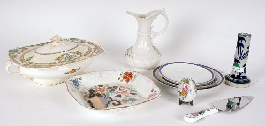 LOT OF PORCELAIN AND FAIENCE: Lot of porcelain and faience pieces comprising 3 plates, one square plate, one tureen with its top, one jug, one decorative egg, one bud vase and one cake shovel.