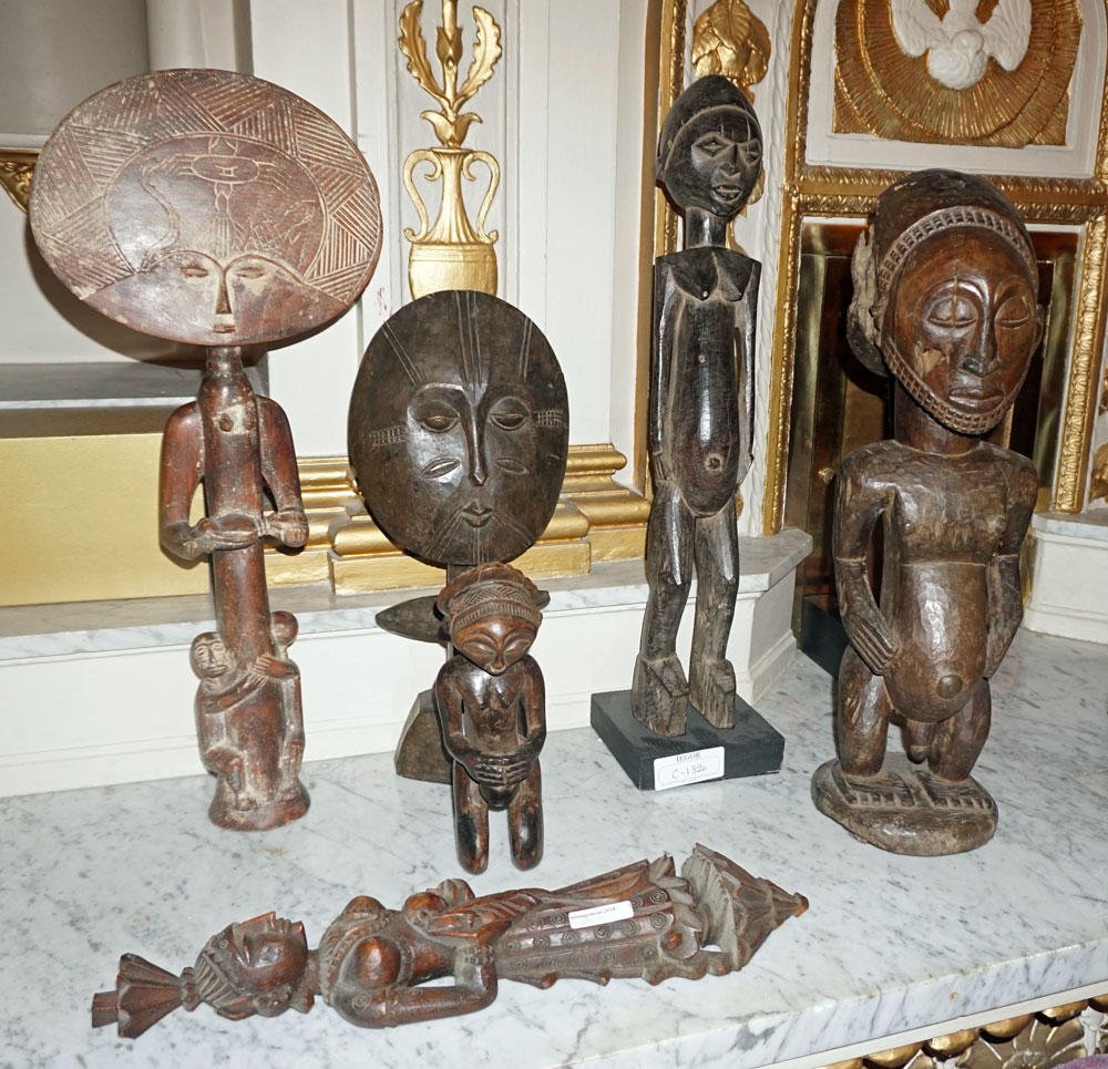 AFRICAN ART: Series of 5 african wooden sculptures. H.: 65cm - 25.5" (the biggest) Also included one sculpture probably indonesian.