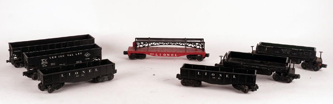 LIONEL - SET OF 7 DUMP WAGONS: Set of 7 Lionel dump cars including : - Canadian National 9100 1020 - Automatic dump car 3459 - Automatic dump car 3469 - 6032 (2 exemplaires) - Flatcar 6865