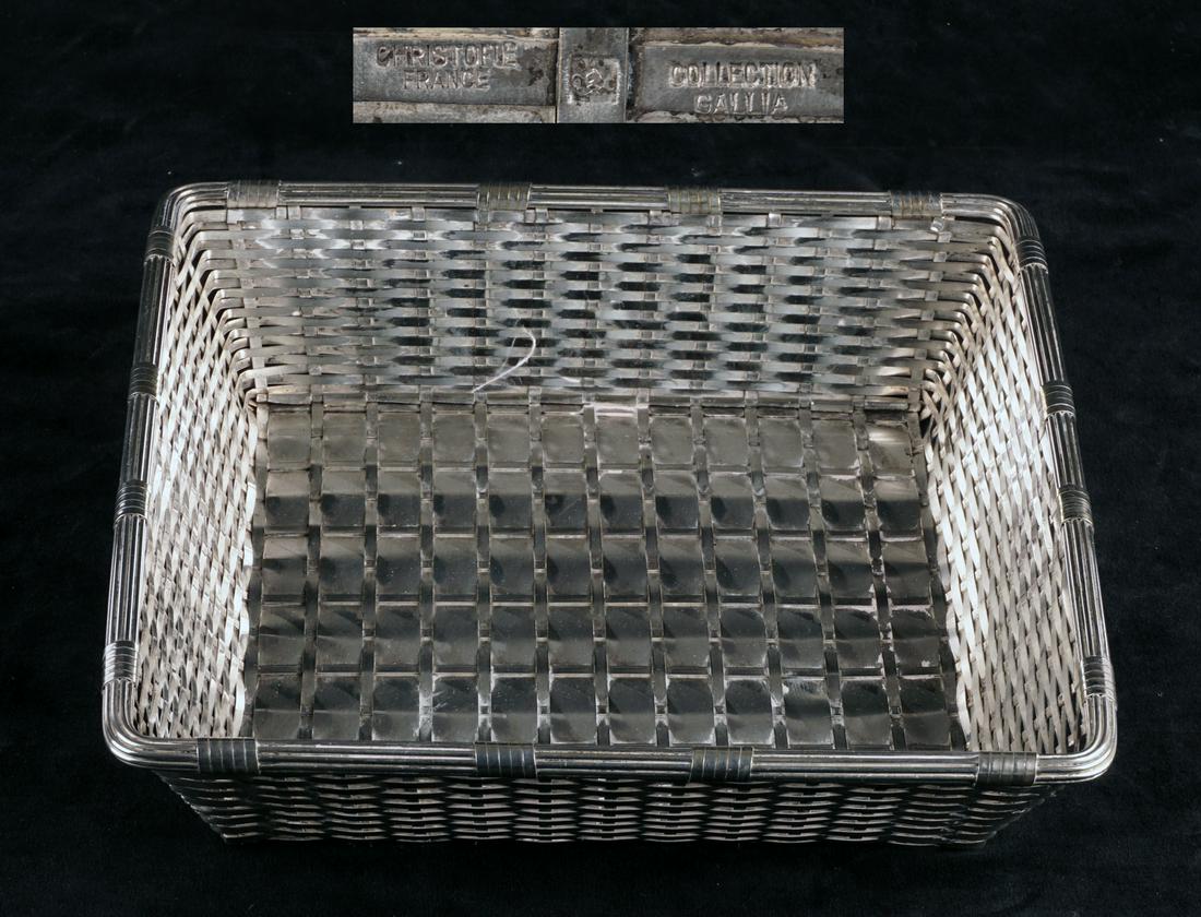 CHRISTOFLE, France: Small silver plate baskett. CHRISTOFLE hallmark on the bottom.. 23x23cm - 9x9"