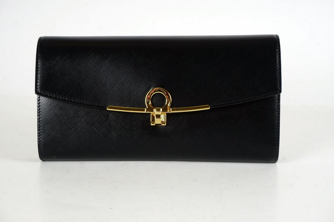 SALVATORE FERRAGAMO: SALVATORE FERRAGAMO POUCHBlack leather clutch, Gancio latch closure with folded top, gold finish and detachable chain strap.24x13cm French: POCHETTE SALVATORE FERRAGAMOPochette en cuir de veau noir,