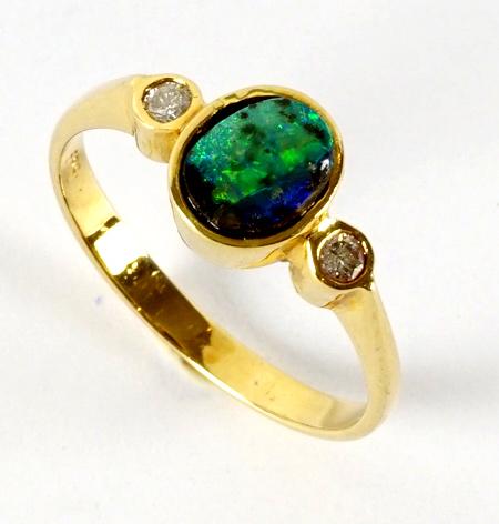 BAGUE OR 14K, DIAMANTS, & OPALINE / 14K GOLD RING,: 14K GOLD RING, DIAMONDS & , OPALINE 14K yellow gold ring, setting 2 brilliants, and an Opaline stone in shades of green. Weight: 2.55 grams Size: 7 US Description française BAGUE OR 14K, DIAMANTS