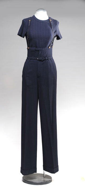 JEAN PAUL GAULTIER: JEAN PAUL GAULTIER Black and white pantsuit and t-shirt, round neckline, 6 buttons hold the straps, removable belt. High waist long pants, two welt pockets. Size.36.