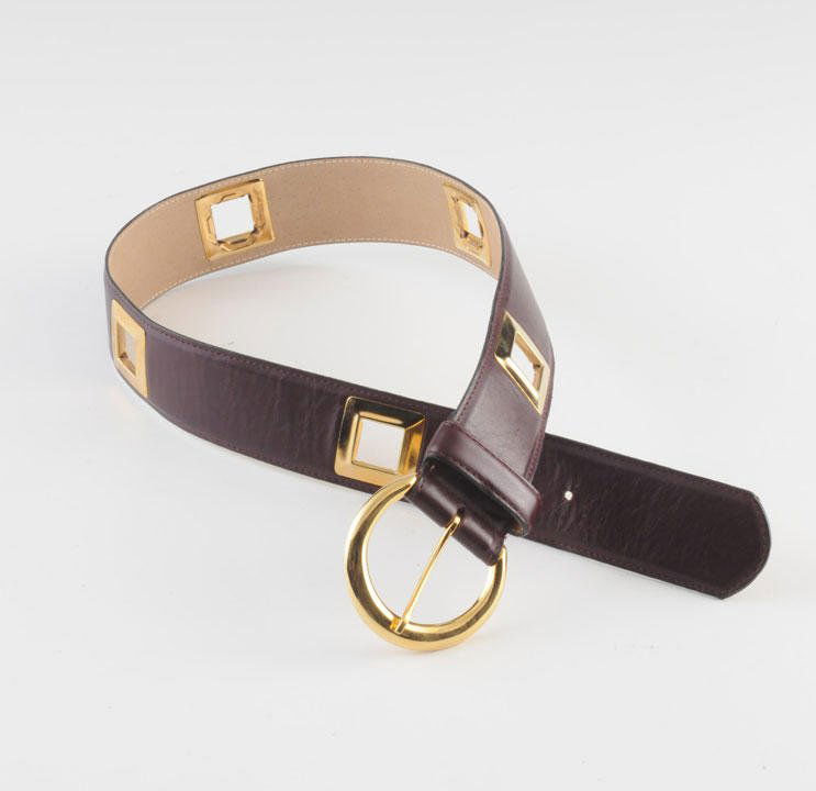 ANNE KLEIN: ANNE KLEIN Brown leather belt decorated with gold metal squares, size.S.