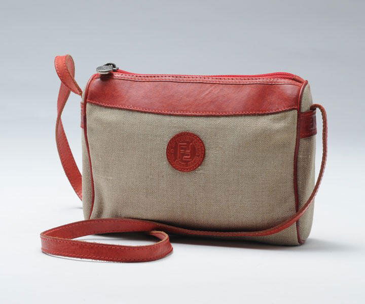 FENDI: FENDI Red leather and beige fabric handbag, adjustable shoulder strap, zipper.