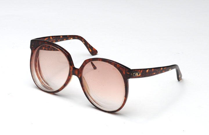 YVES SAINT LAURENT: YVES SAINT LAURENT Brown scales glasses.
