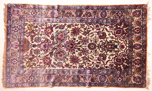 SOUF KASHAN: Description fran&#231;aise: TAPIS DE PRI&#200;RE SOUF KASHAN PERSAN / PERSIAN SOUF KASHAN PRAYER RUG Tapis de pri&#232;re Souf Kashan Persan, vers 1970. Soie sur soie. 4.1 x 6.6 - 125 x 200 cm approx.