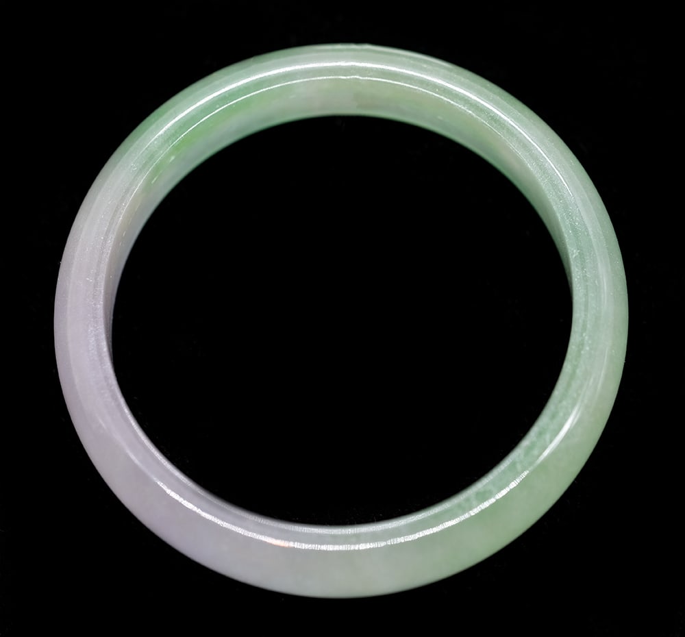 BRACELET EN JADÉITE / JADEITE BRACELET (1 of 7)